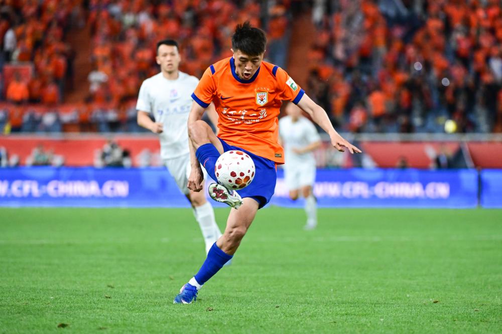 马尔克莱莱传奇生涯解析与中场防守艺术全面探讨